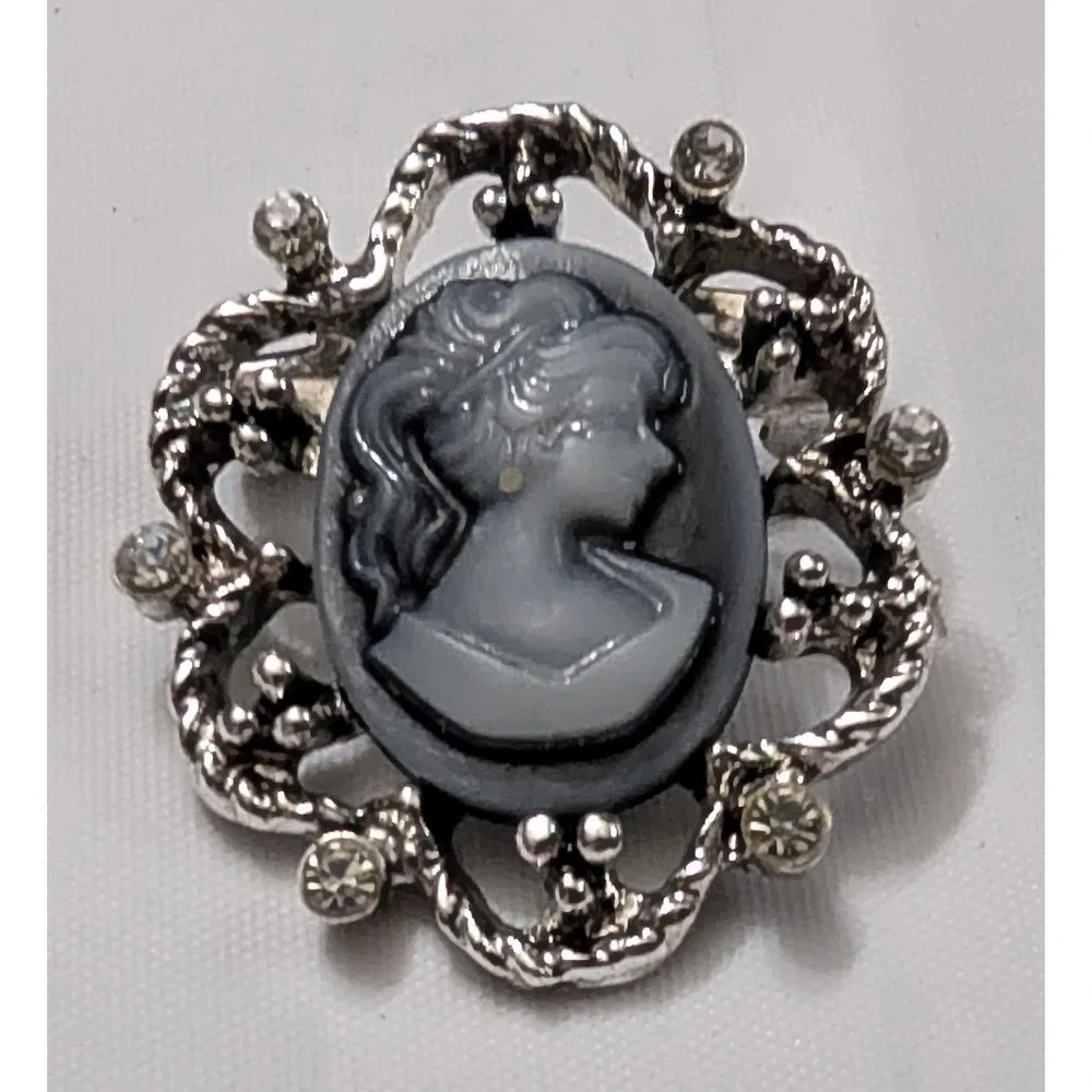 Cameo Brooch Pin Black Grey Oval SilverTone Rhinestone Gothic Vintage Style Dark